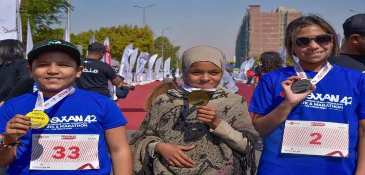 Little female tissues seller won an unexpected Marathon barefoot