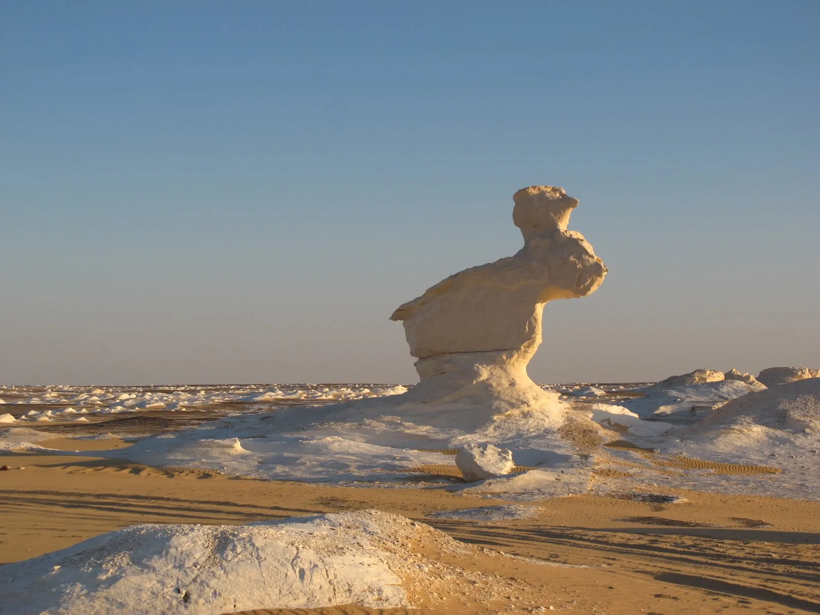 bahariyawhitedesert.webp