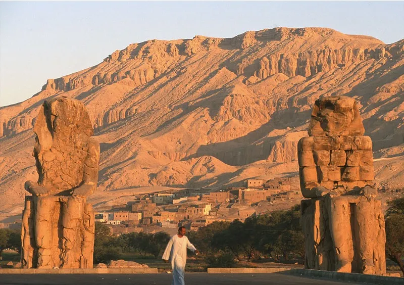 colossiofmemnonluxor.webp